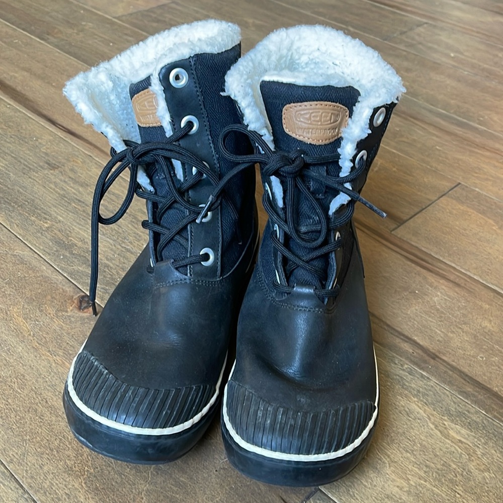 Keen Waterproof Boots size 8